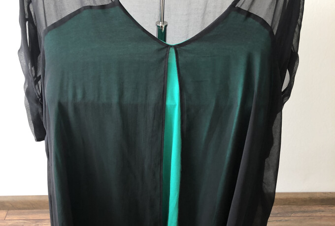 Doorschijnende Blouse met vast zittend shirt.