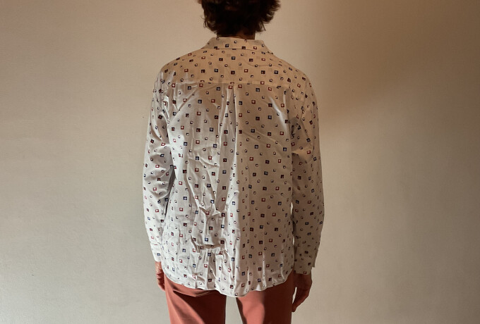 Witte blouse met gekleurde blokjes motief photo 1 