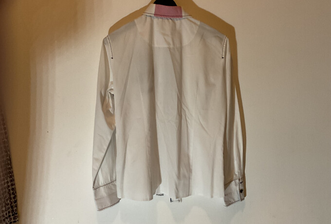 Mooie witte blouse met blauw rode accenten en opdruk van Gerrie Weber edition photo 2 